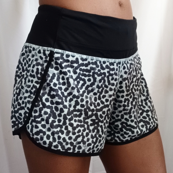 lululemon athletica Pants - Lululemon Blue Spotted Print Shorts
